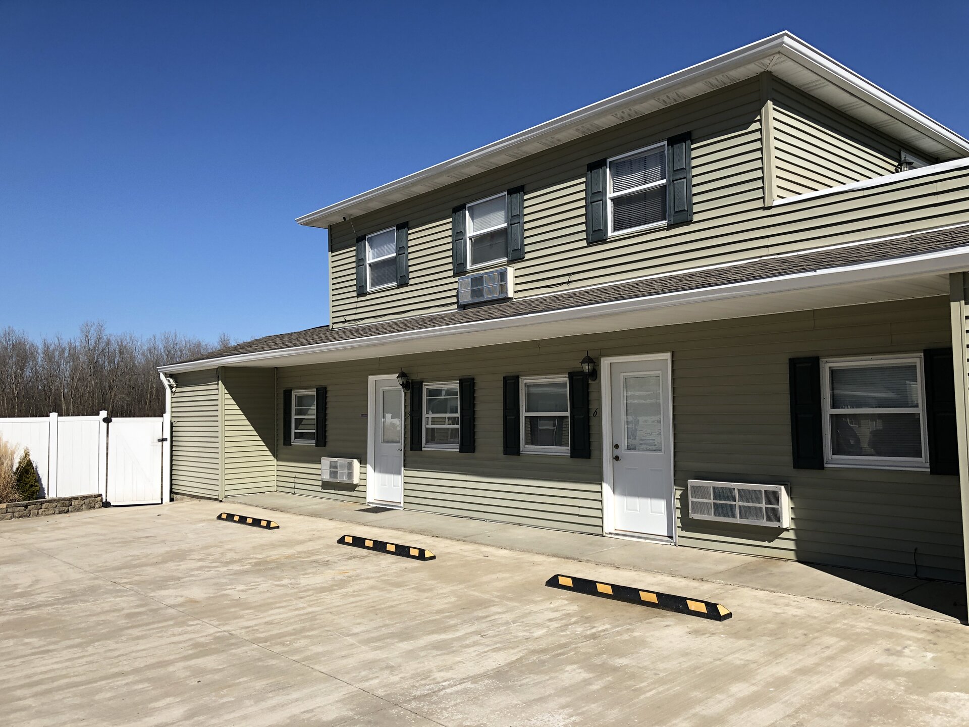 The Complex - Thumbnail 2